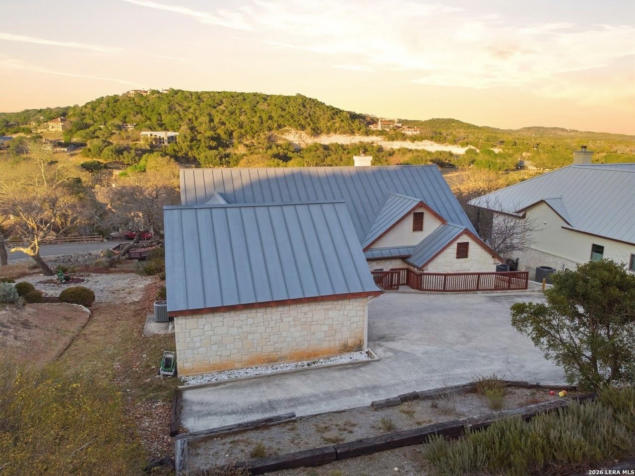 204 Tapatio Dr W - Photo 4 of 48