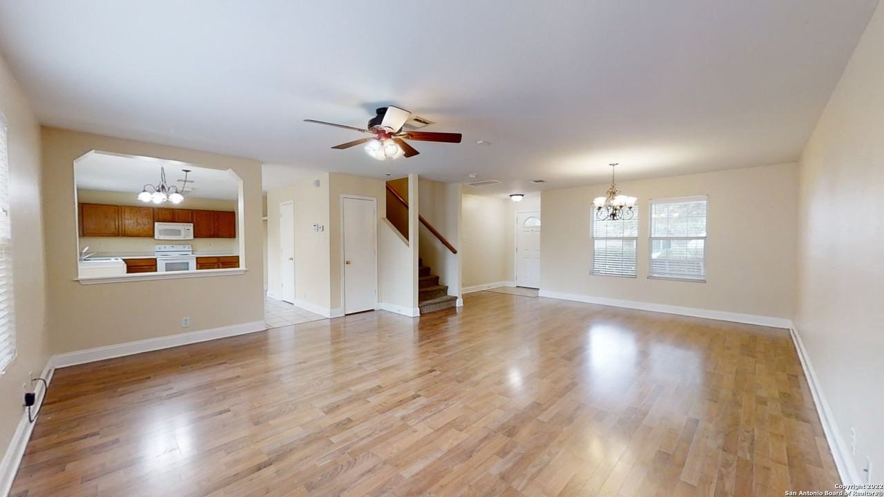 1340 Creek Knl - Photo 3 of 32