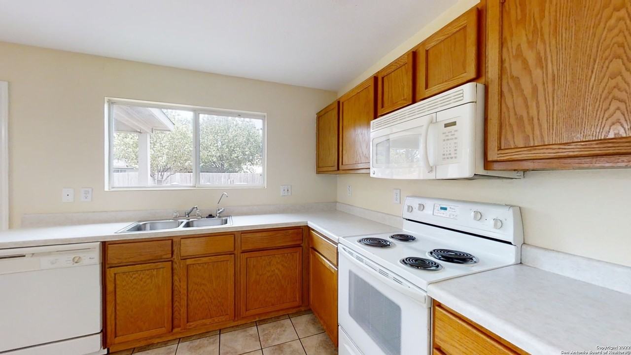 1340 Creek Knl - Photo 7 of 32