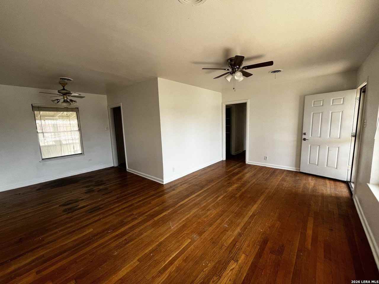 619 Shadywood Ln - Photo 4 of 8