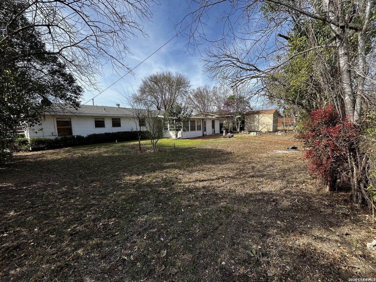 619 Shadywood Ln - Photo 6 of 8