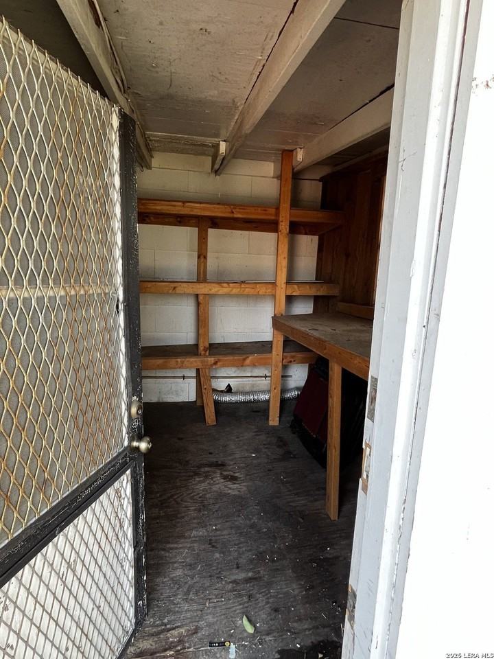 619 Shadywood Ln - Photo 7 of 8