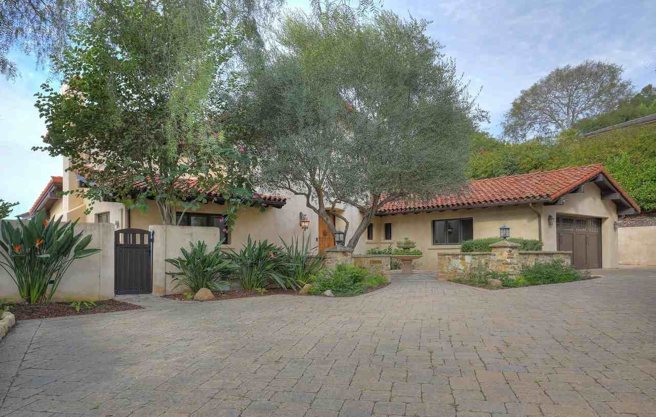 17 Celine Dr - Photo 3 of 25