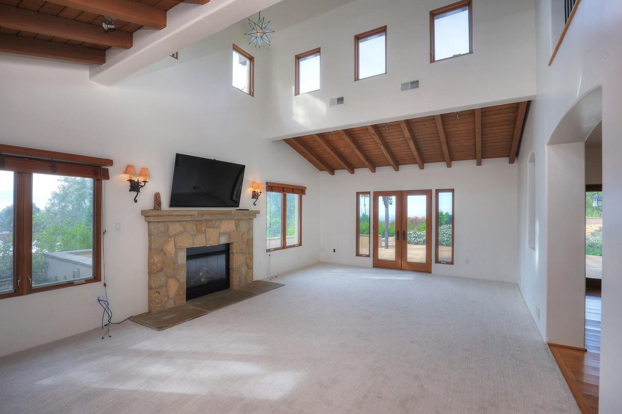 17 Celine Dr - Photo 5 of 25