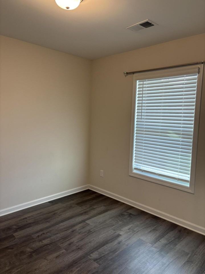 335 Niblick Dr - Photo 3 of 50