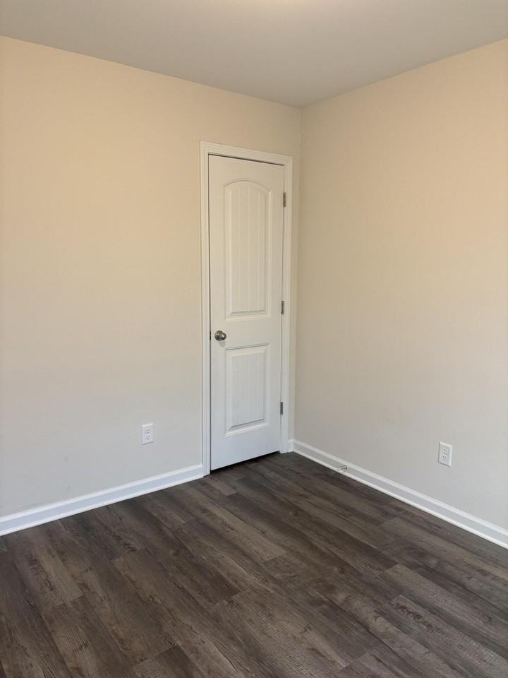 335 Niblick Dr - Photo 4 of 50