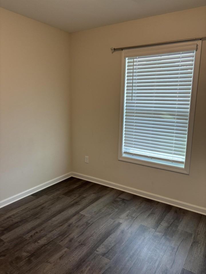 335 Niblick Dr - Photo 5 of 50