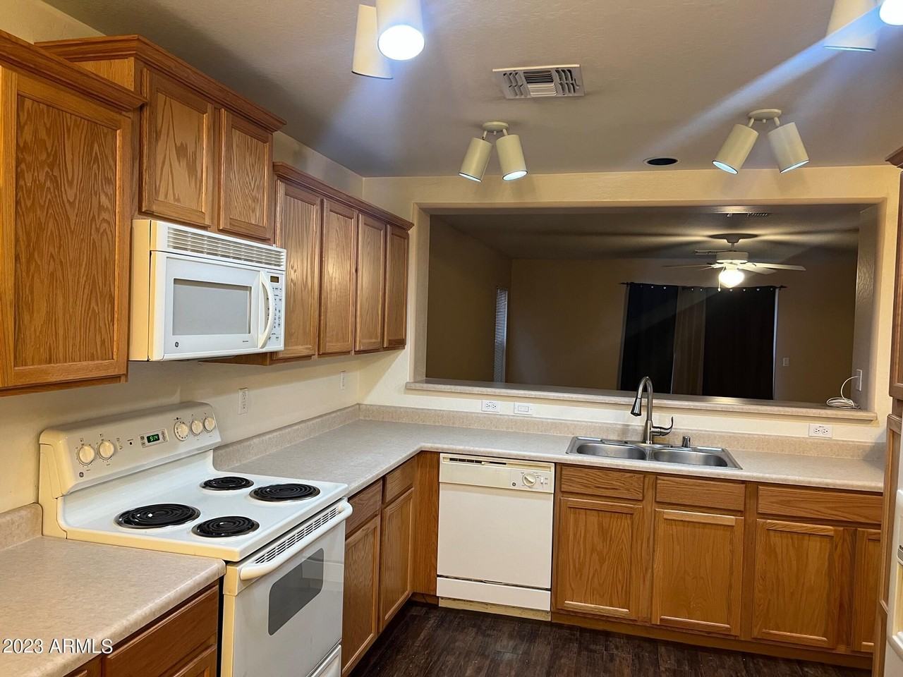 10289 N 115th Dr - Photo 6 of 22