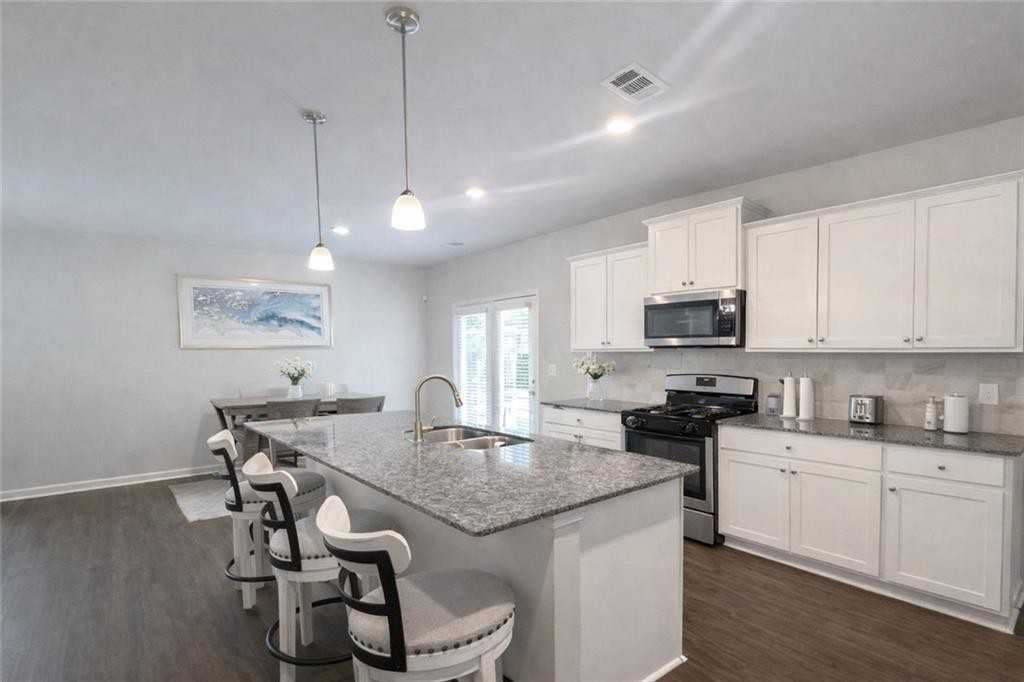 182 Woodhouse Cir - Photo 4 of 26