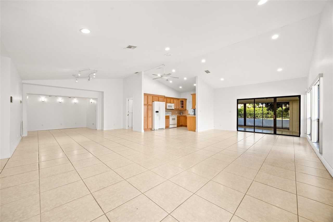 6825 Allegre Ct - Photo 3 of 31
