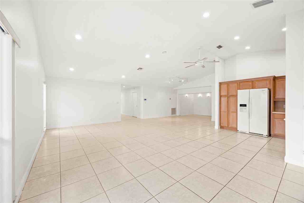 6825 Allegre Ct - Photo 6 of 31