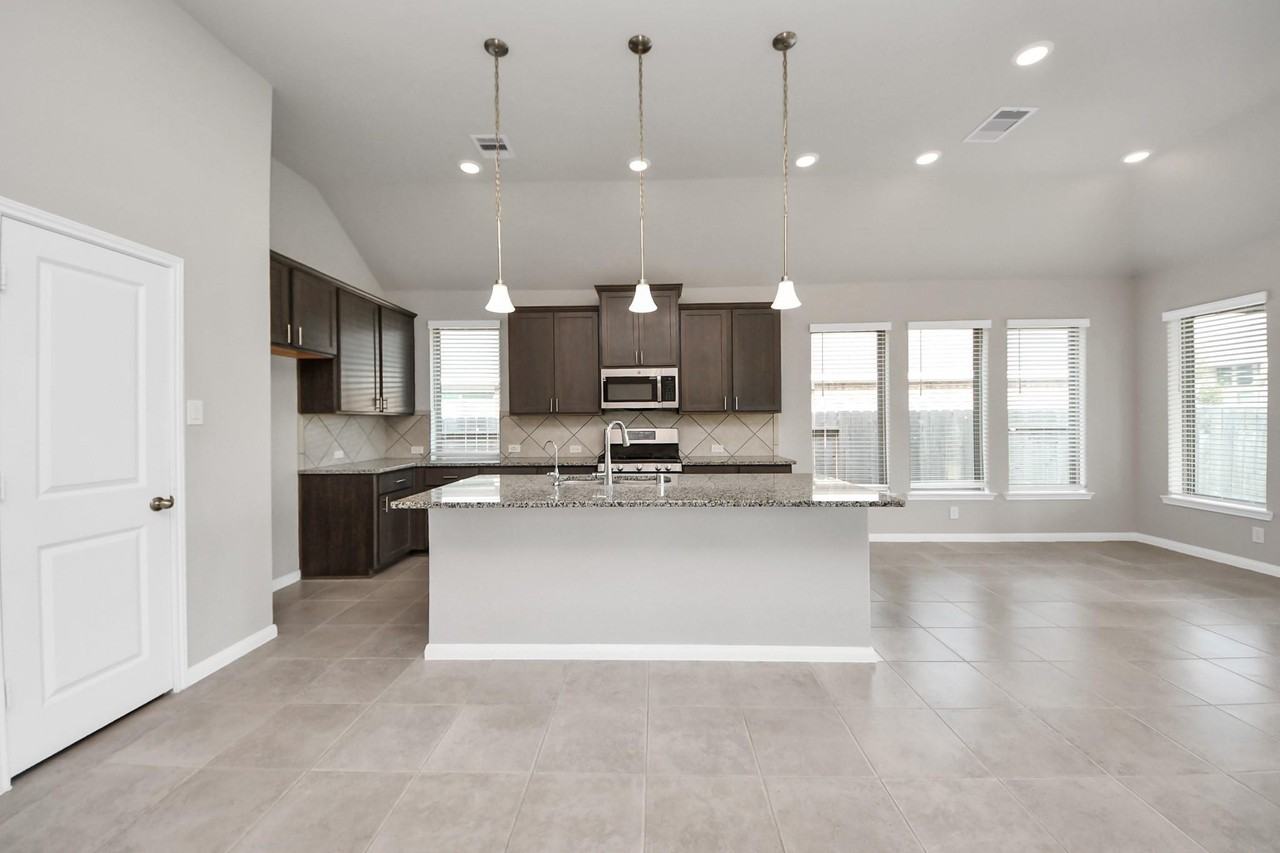 17314 Willow Lexington Ct - Photo 7 of 35