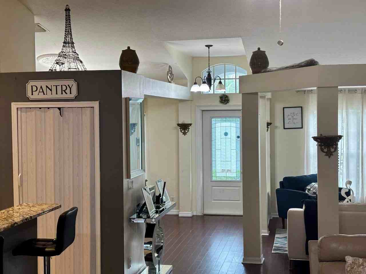 981 Sw Mccomkle Ave - Photo 3 of 17