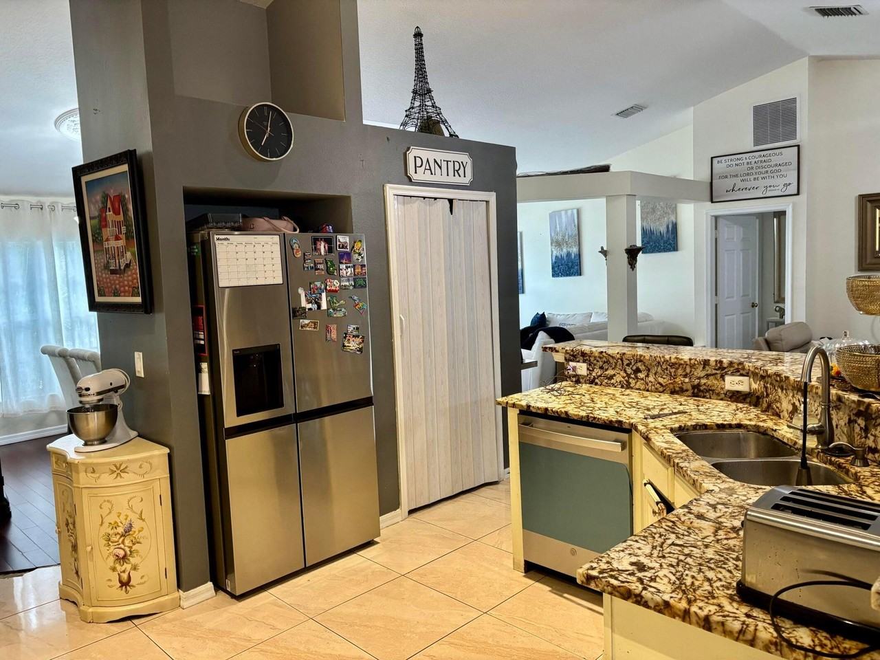 981 Sw Mccomkle Ave - Photo 4 of 17