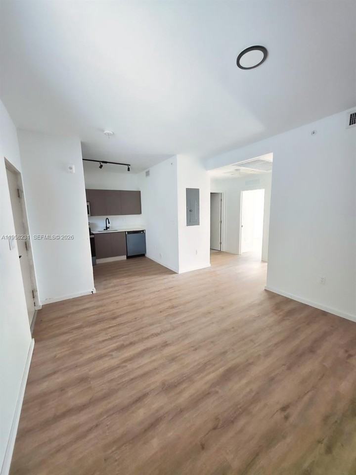 753 Northwest 30th Street #01 - Photo 3 of 15