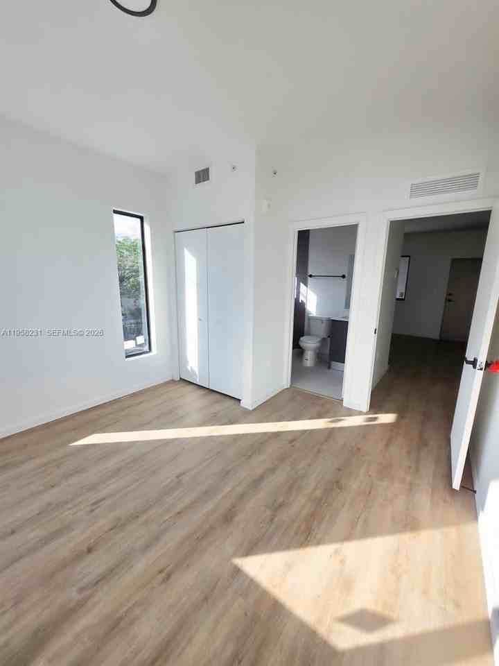 753 Northwest 30th Street #01 - Photo 6 of 15