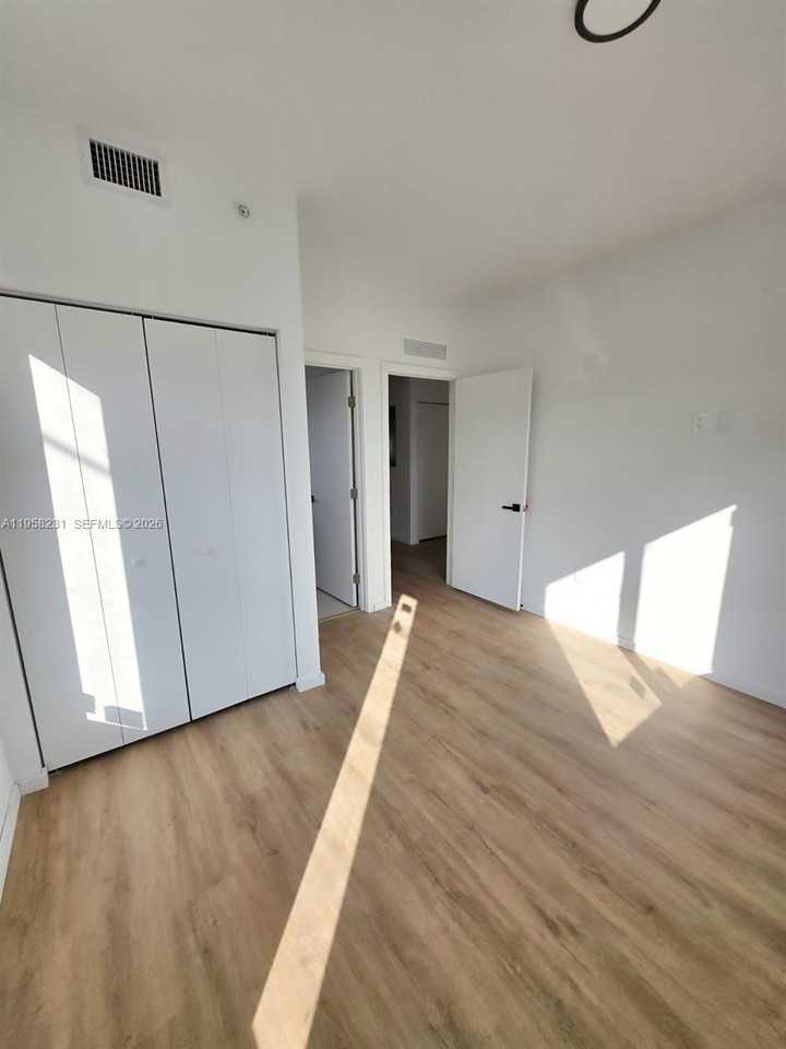 753 Northwest 30th Street #01 - Photo 7 of 15