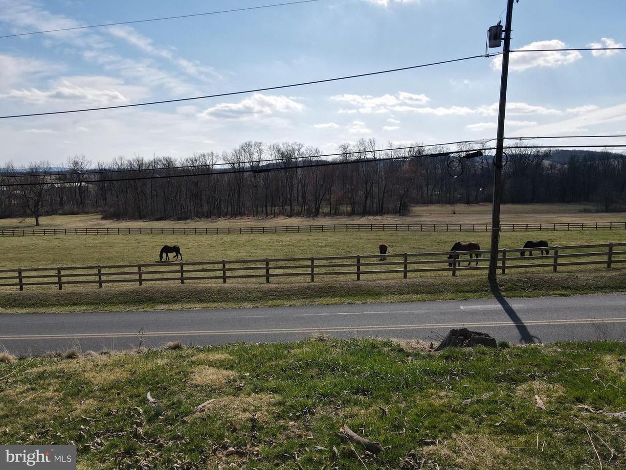 739 Main St - Photo 4 of 23