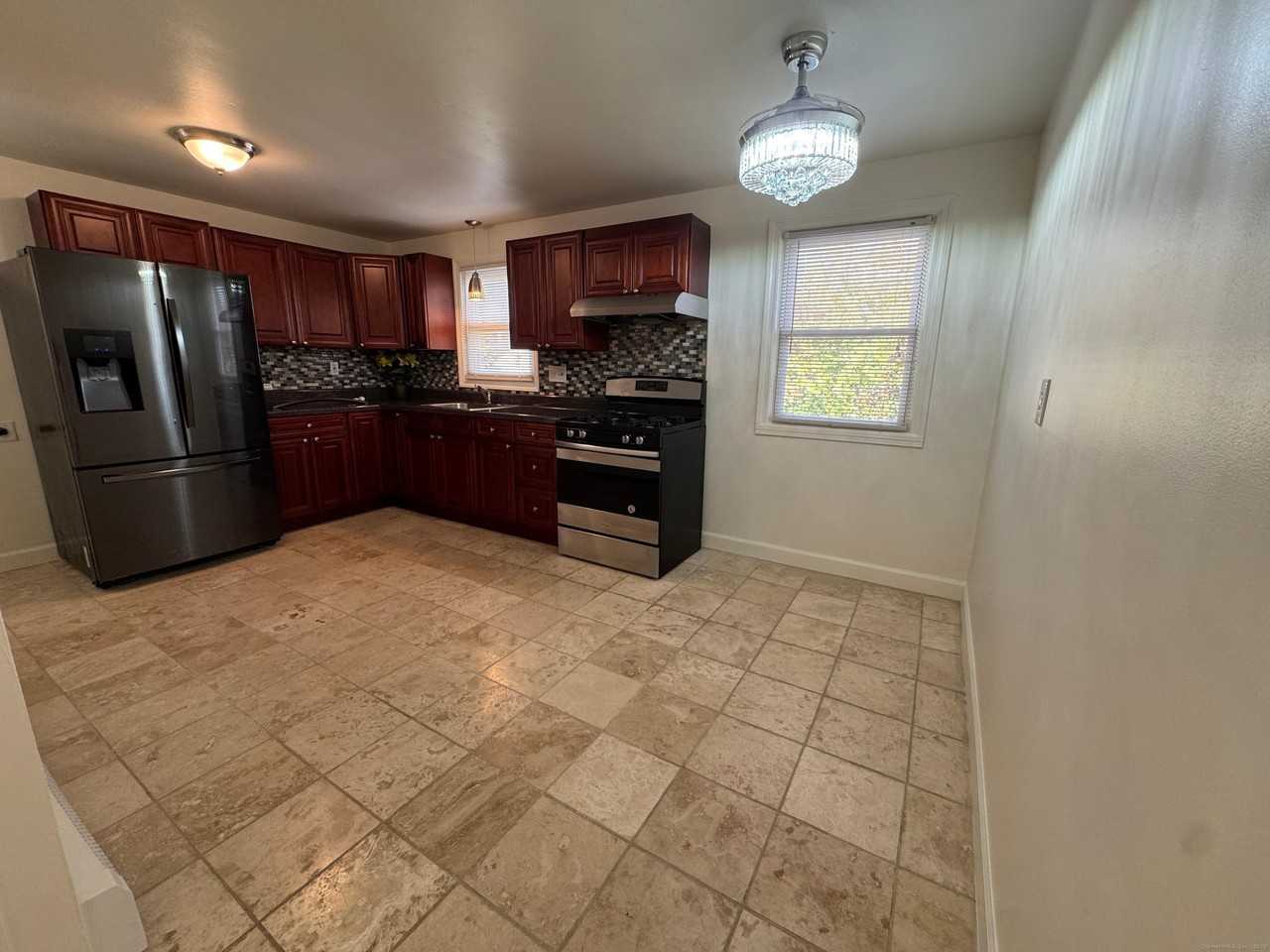 37 Elizabeth Ann Dr - Photo 4 of 14