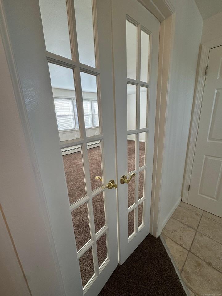 37 Elizabeth Ann Dr - Photo 5 of 14