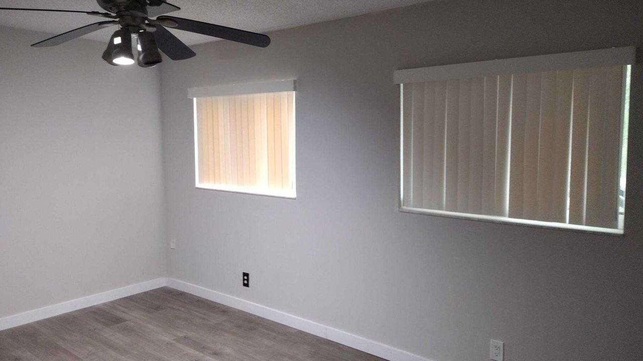 Sw 3rd St - Photo 4 of 14