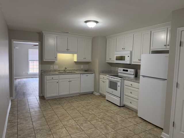 816 Chesnut St #1 - Photo 3 of 11