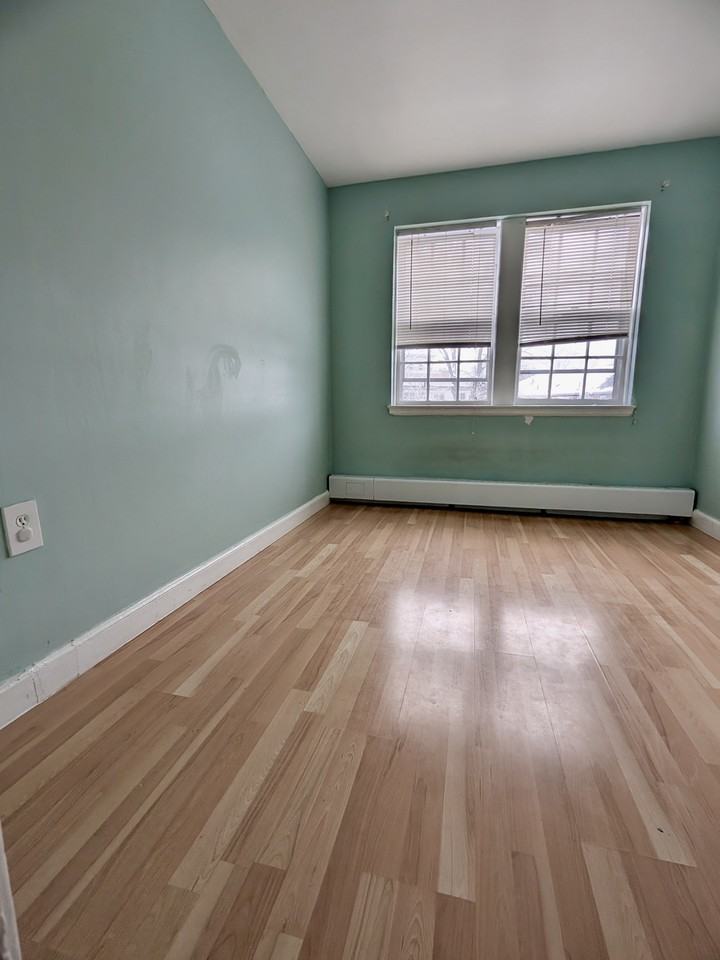 17 Hammond Pond Pkwy #4 - Photo 4 of 11