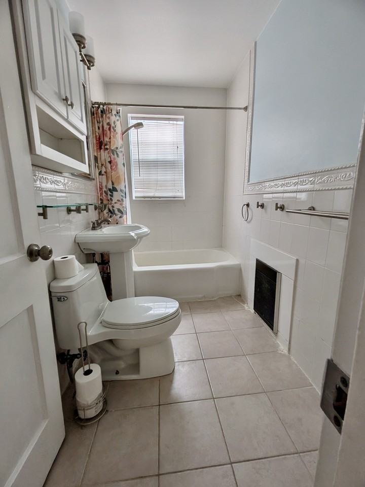 17 Hammond Pond Pkwy #4 - Photo 5 of 11