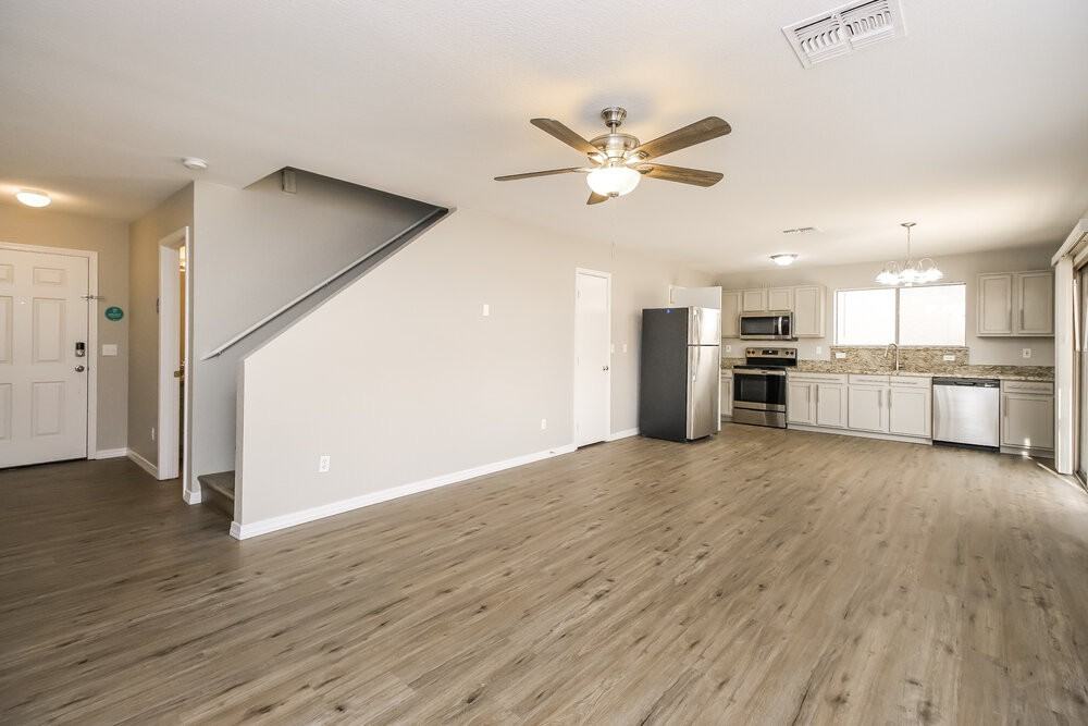 650 E Woodsman Pl - Photo 6 of 20