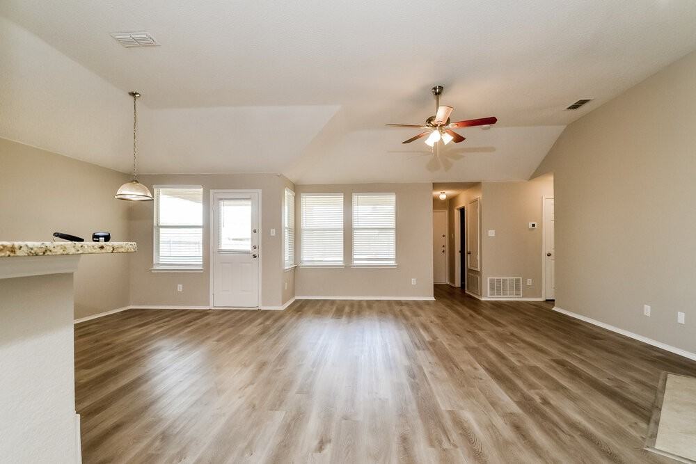 1620 Logan Dr - Photo 4 of 16