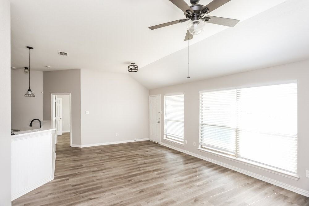 205 S Chestnut St - Photo 3 of 16