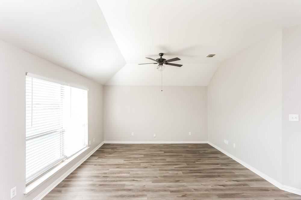 205 S Chestnut St - Photo 4 of 16