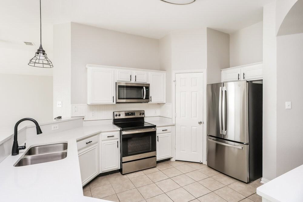 205 S Chestnut St - Photo 6 of 16