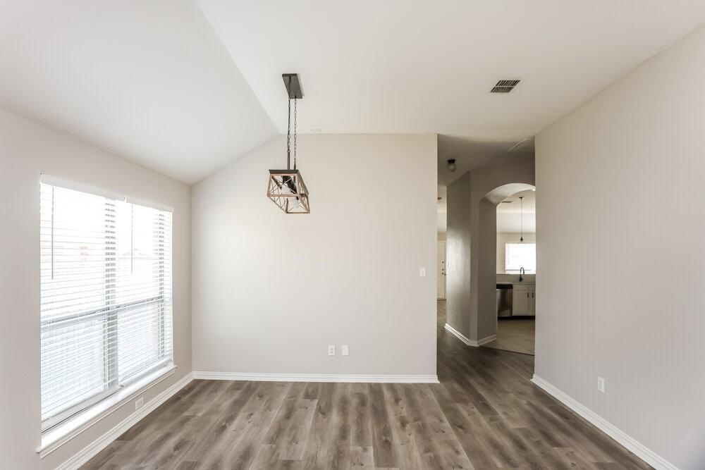 205 S Chestnut St - Photo 7 of 16