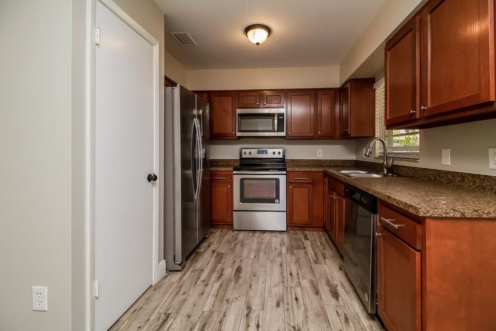 1301 Baranova Rd - Photo 6 of 16