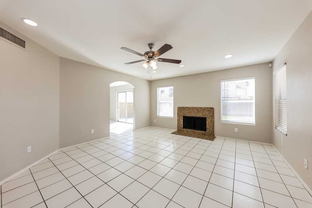 7631 W Cinnabar Ave - Photo 4 of 17