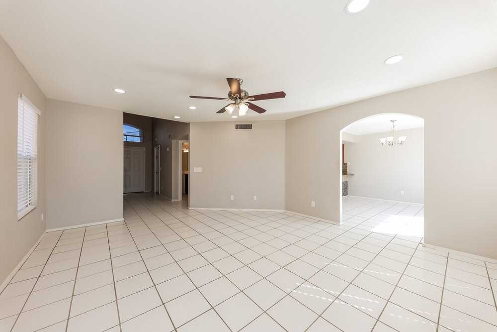 7631 W Cinnabar Ave - Photo 5 of 17