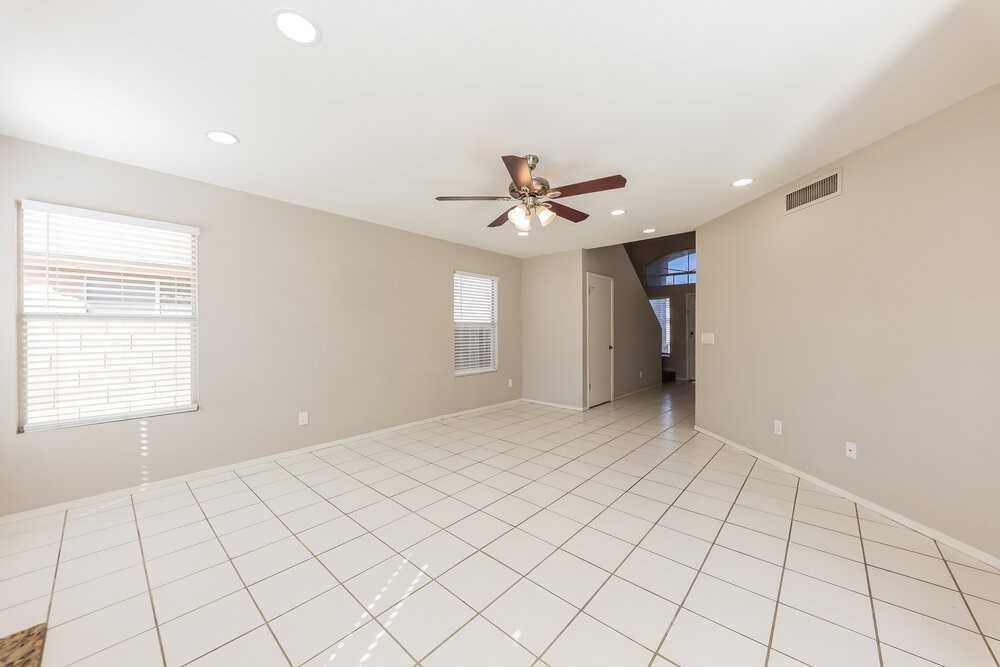 7631 W Cinnabar Ave - Photo 6 of 17