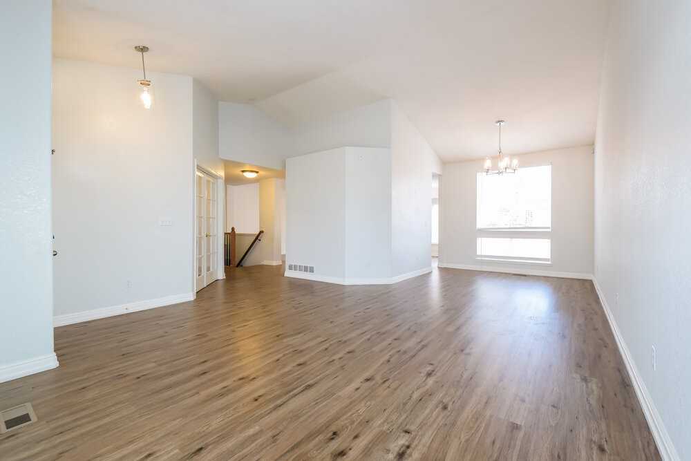 11253 Vrain Dr - Photo 5 of 17