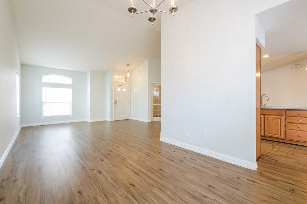 11253 Vrain Dr - Photo 6 of 17