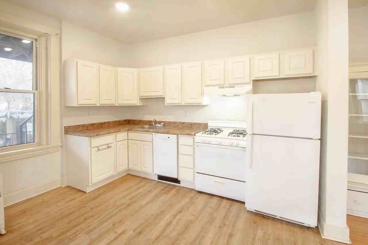 423 Biddle Avenue - Photo 4 of 12