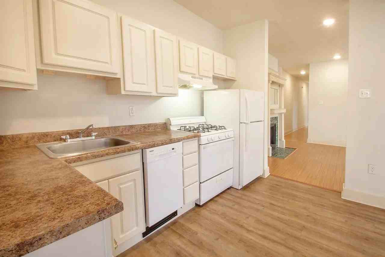 423 Biddle Avenue - Photo 5 of 12