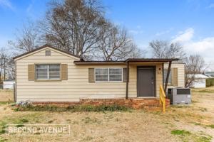 featured image of 208 Kentwood Ave