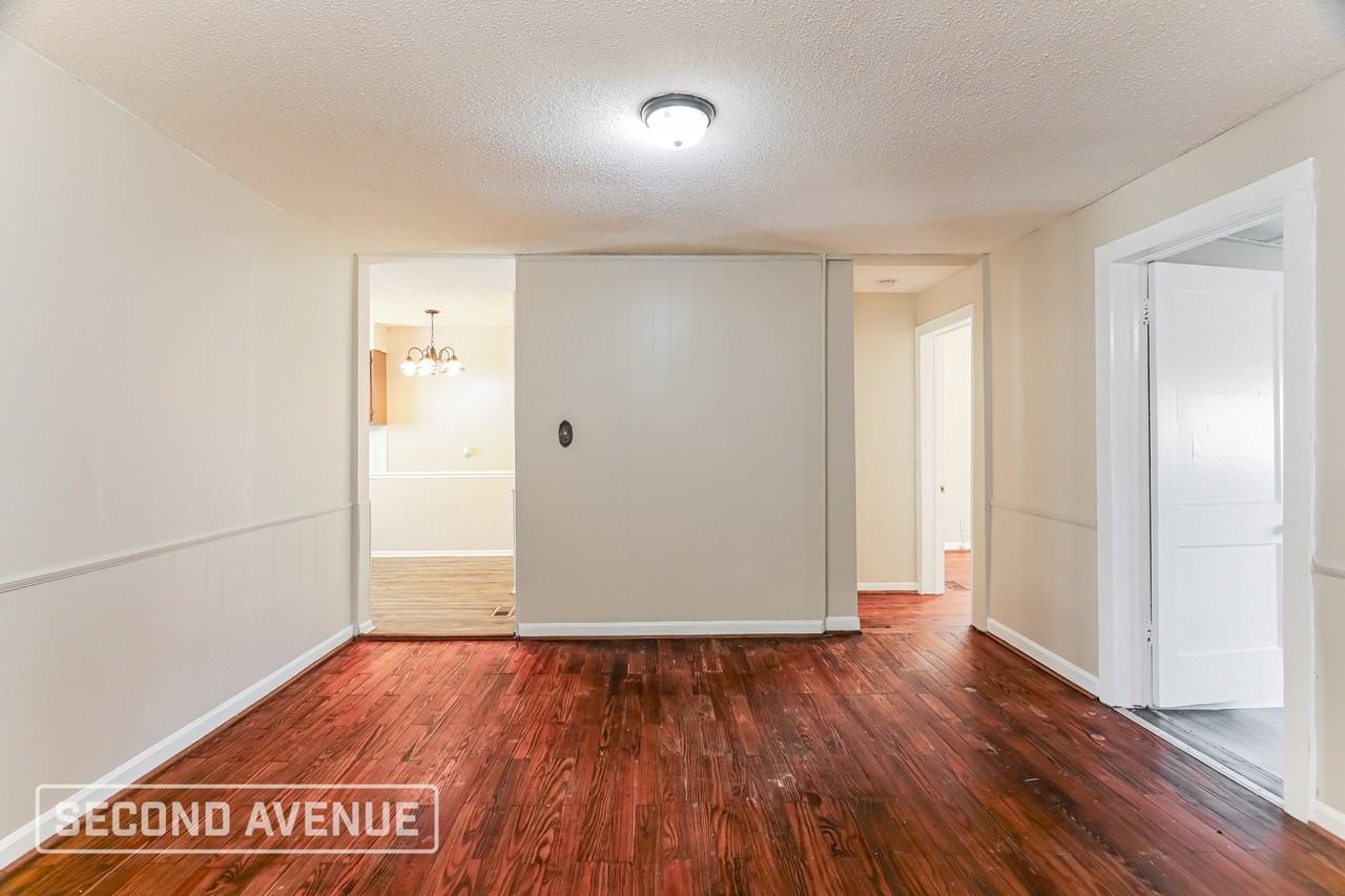 208 Kentwood Ave - Photo 4 of 29