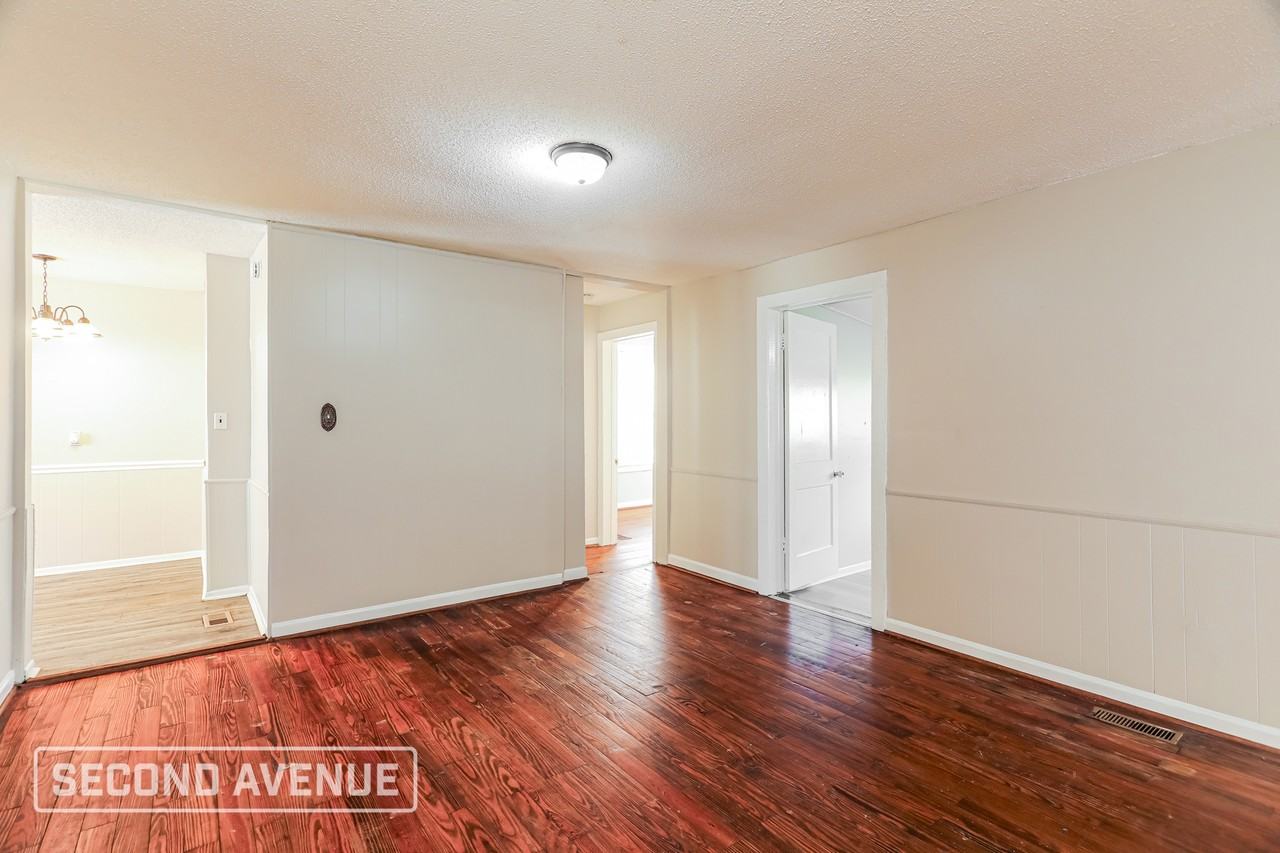 208 Kentwood Ave - Photo 5 of 29