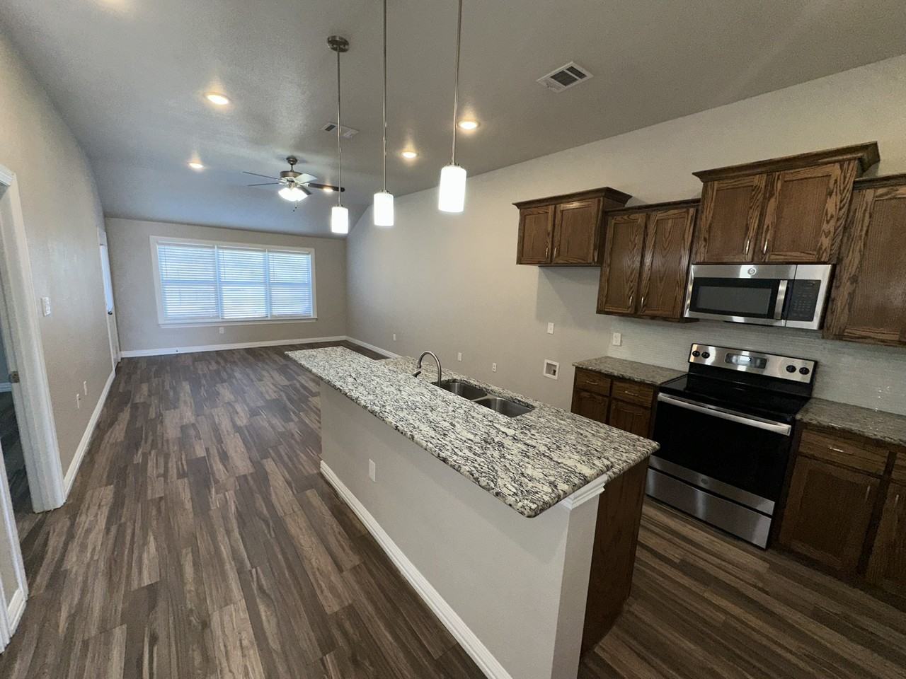 822 United Drive - Photo 5 of 25