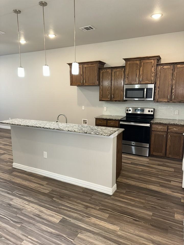 822 United Drive - Photo 6 of 25