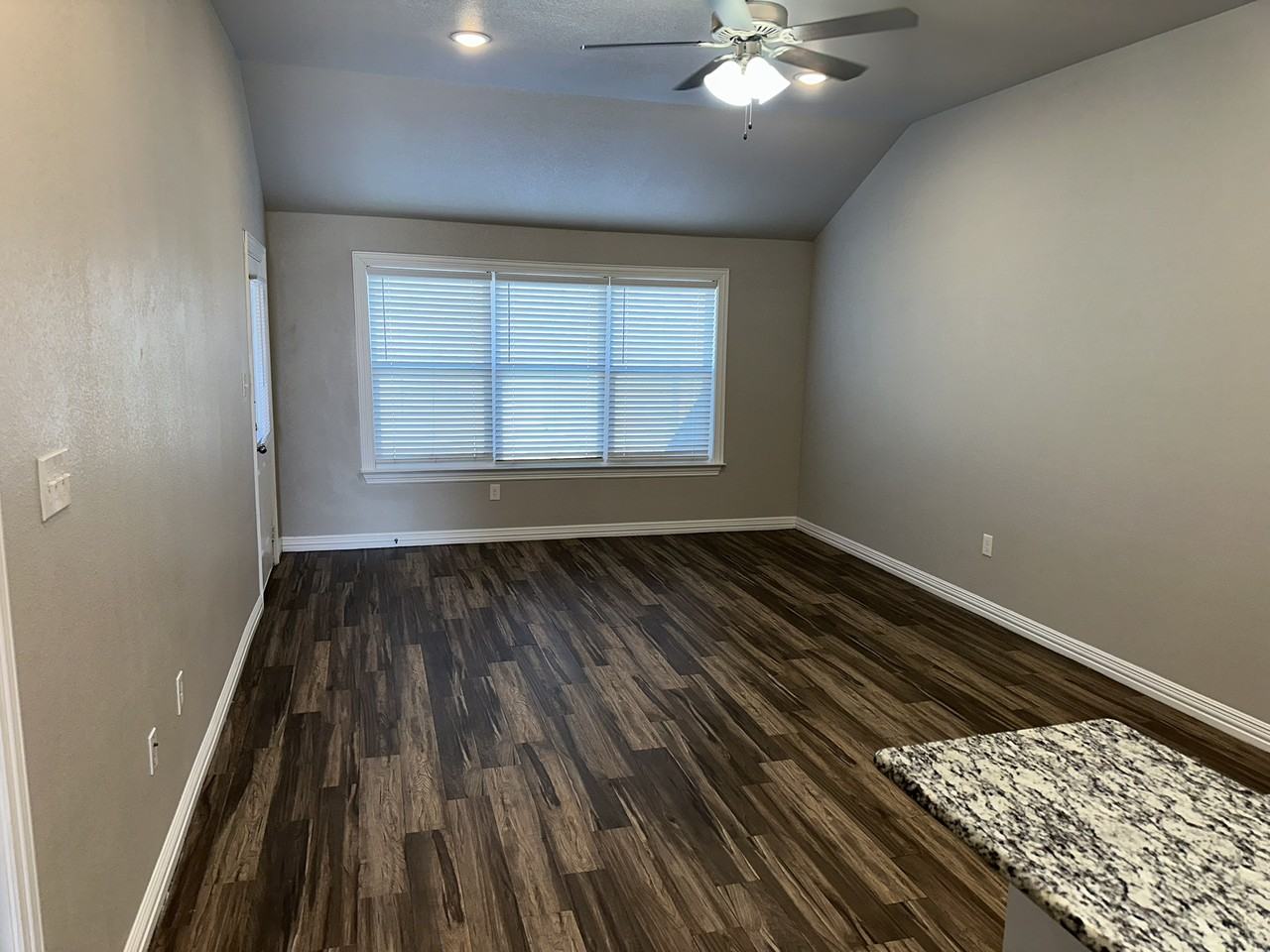 822 United Drive - Photo 7 of 25