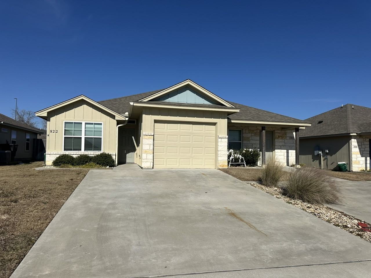 822 United Drive - Photo 2 of 25