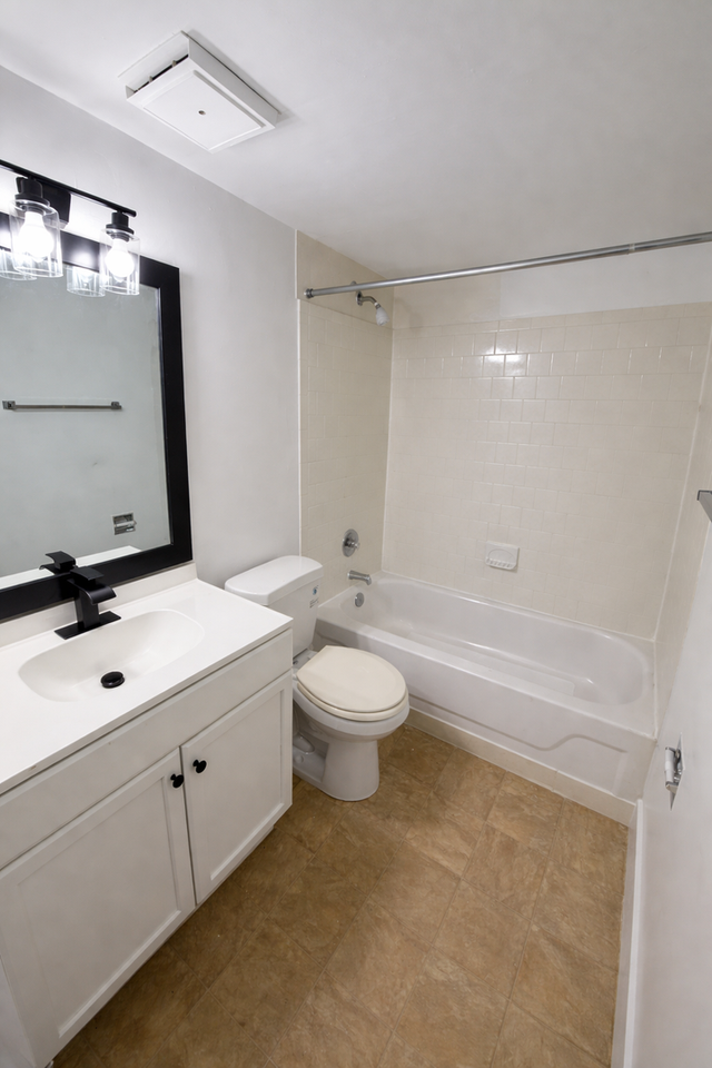 Monroe Park Towers Apartments - Photo 4 of 14